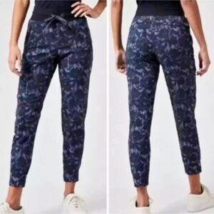 Athleta Blue Floral Cropped Pants
